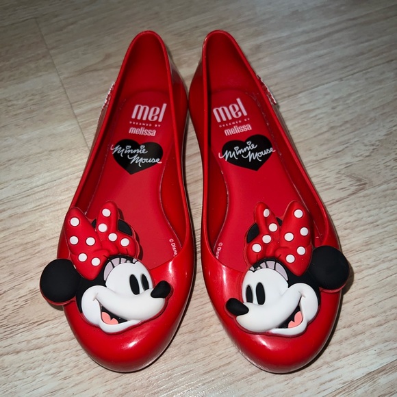 Disney Mini Melissa - Mel Red Slip-ons - Picture 2 of 9